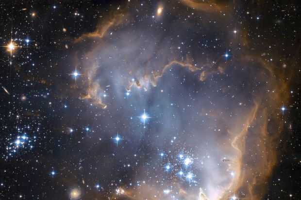 The Small Magellanic Cloud, a source of 'fast radio bursts' 