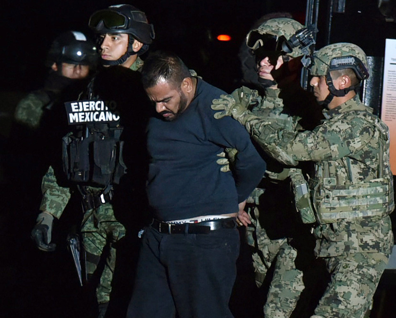 Jorge Ivan Gestelum Avila (C), also known as Orso Ivan Gasrelum Cruz, an alleged accomplice of fugitive Mexican drug lord Joaquin 'El Chapo' Guzman is escorted by the authorities to a Mexican Army helicopter in Los Mochis, Sinaloa, Mexico