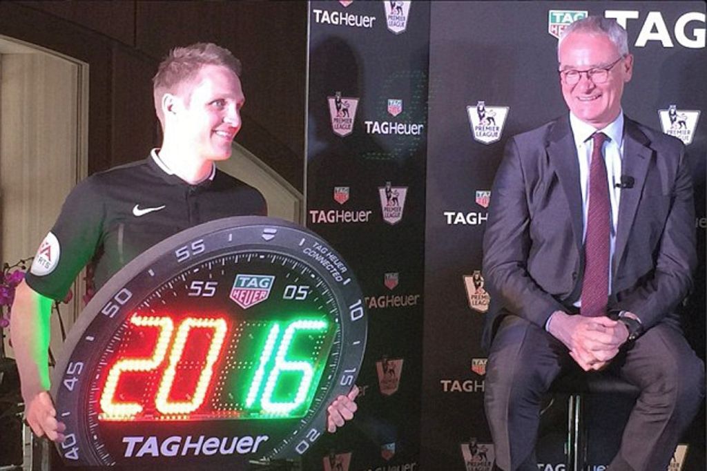  Leicester boss Claudio Ranieri watched referee Craig Pawson showing off the new board