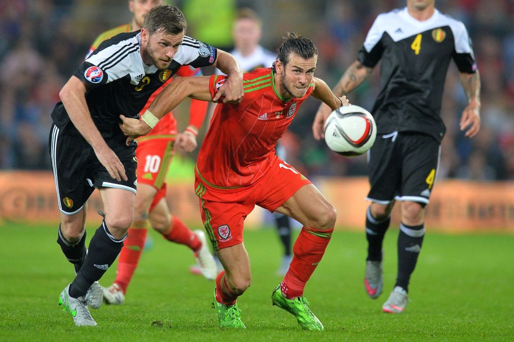  Gareth Bale's Wales side will face England at Euro 2016