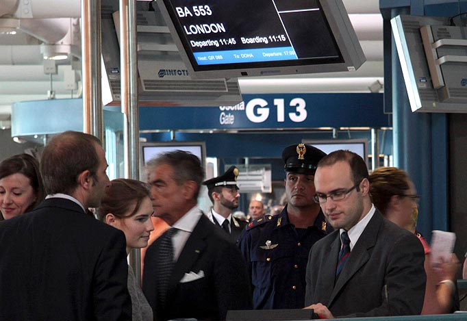 U.S. student Amanda Knox is seen at the boarding gate at the Leonardo Da Vinci airport in Fiumicino October 4, 2011. Amanda Knox, cleared of the murder of British student Meredith Kercher, on Tuesday thanked supporters who believed in her innocence as she prepared to return home to the United States after four years in jail.