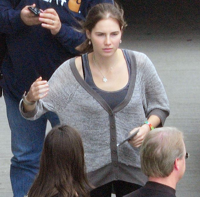 UK AMANDA KNOX ARRIVING AT HEATHROW FOR HER LINKING FLIGHT BACK TO AMERICA AFTER BEING FOUND NOT GUILTY OF THE MURDER OF MEREDITH KERCHER