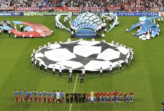 STRIKE A POSE ... Chelsea and Bayern Munich teams line up before the match