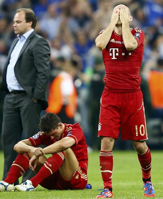 Arjen Robben and Mario Gomez look gutted after losing