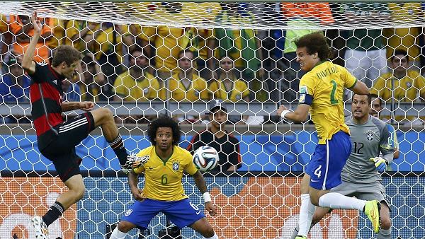 Muller sidefoots home unmarked to open the scoring