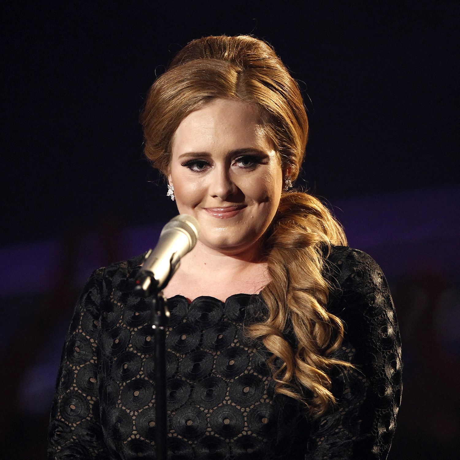 Singer smiles at 2011 MTV Video Music Awards in Los Angeles