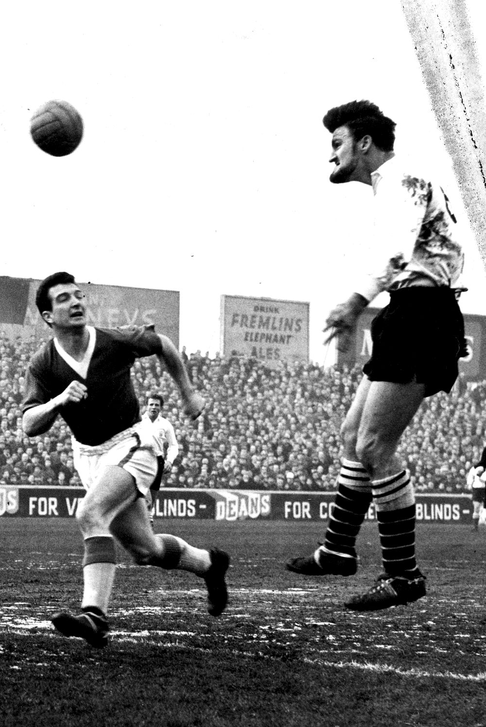 Fulham's Jonny Haynes in action against Everton