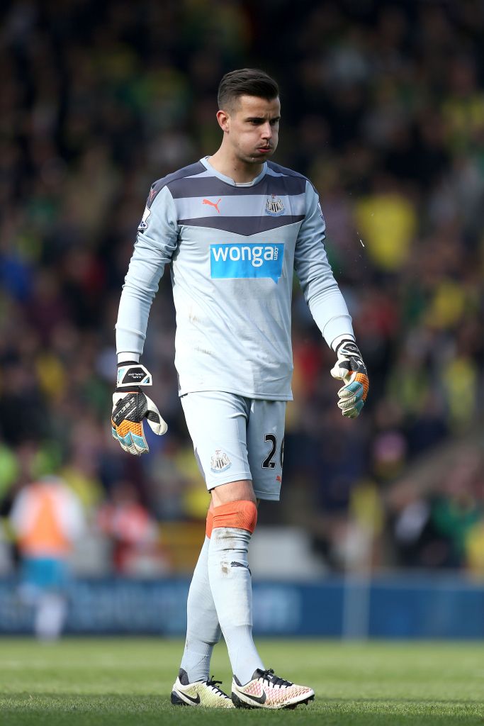  Toon stopper Karl Darlow shows his frustration after Toon were beaten by a late Norwich goal