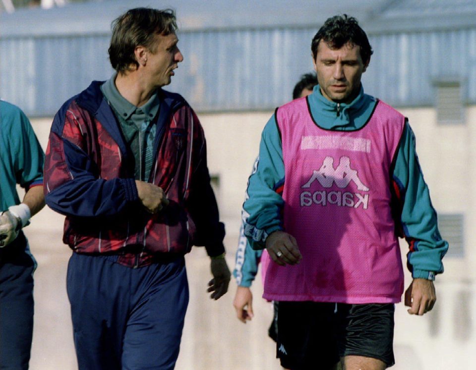  Johan Cruyff gives advice to Hristo Stoichkov — one of stars of Barcelona Dream Team