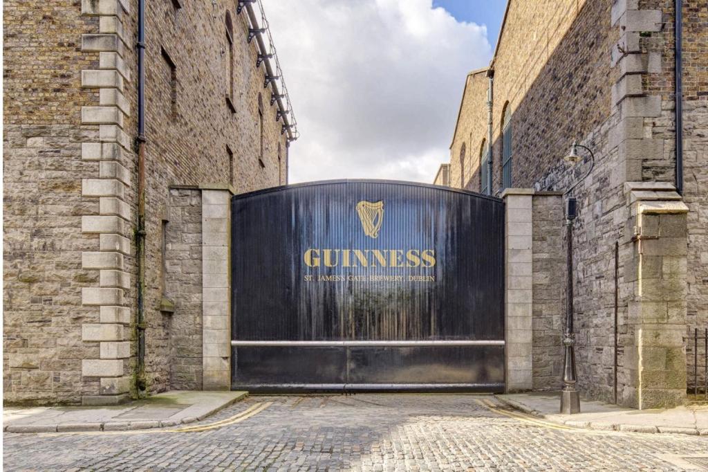  The Guinness Storehouse, where Ireland’s most popular export was once brewed, is now its most popular tourist attraction