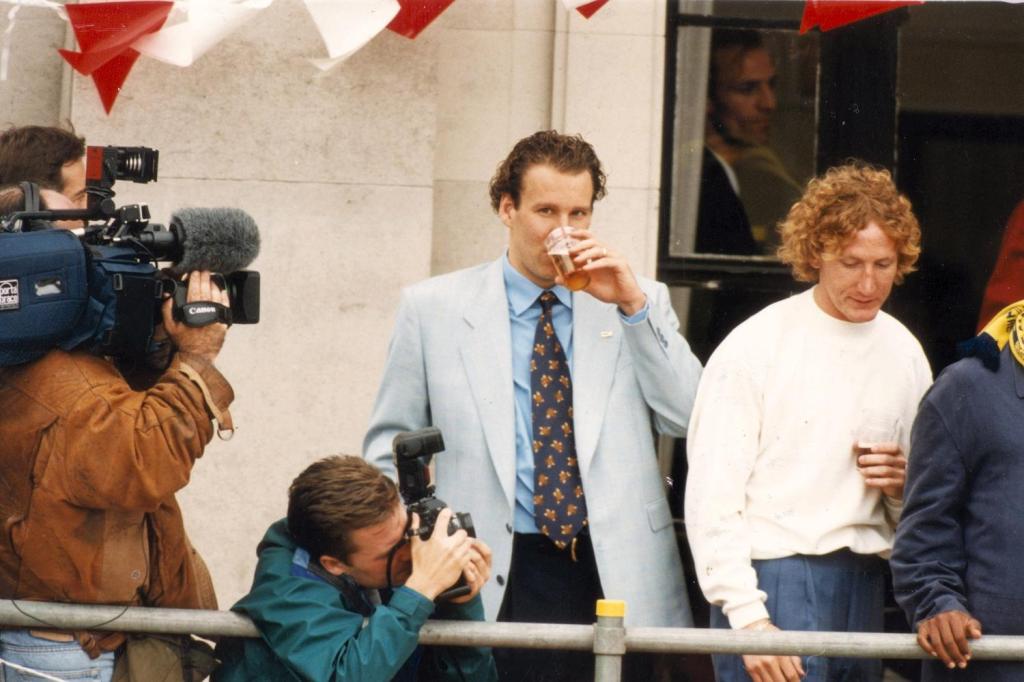  Parlour and Merson celebrate Arsenal's 1993 Coca-Cola Cup victory at Islington Town Hall