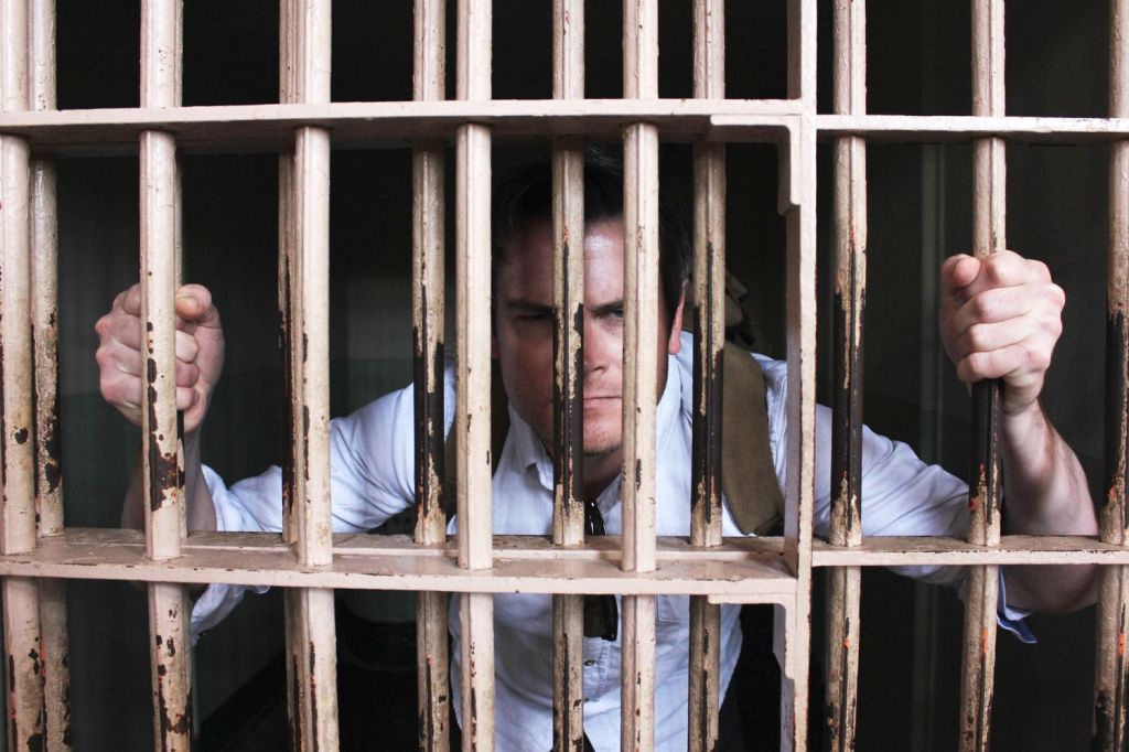  Jamie gets locked up in an Alcatraz cell