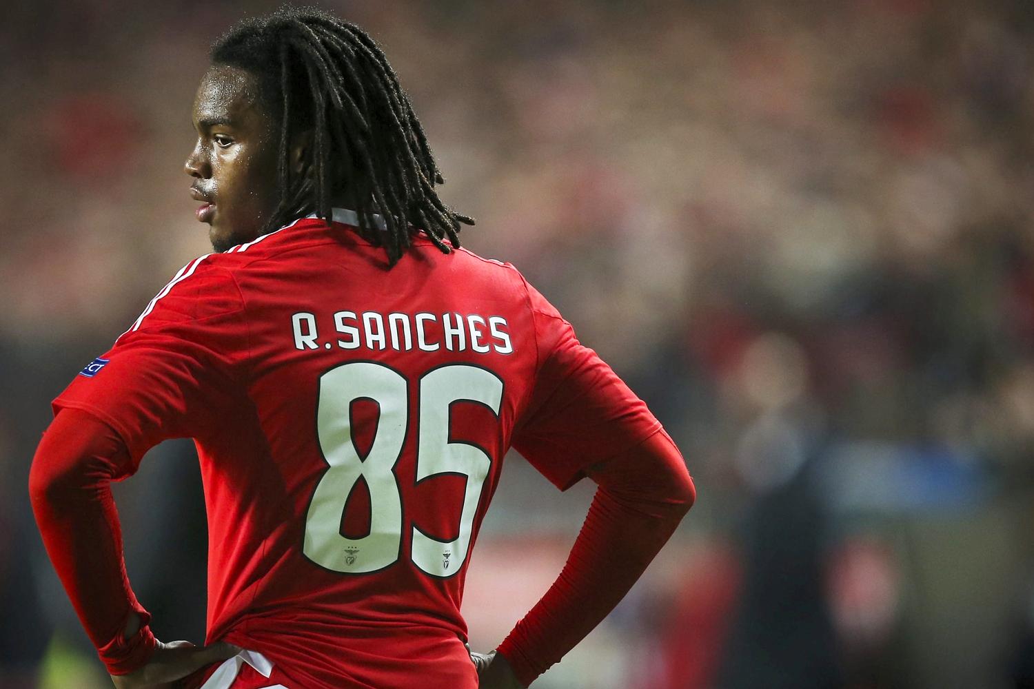  United were courting Benfica teenager Renato Sanches when they spotted Lindelof