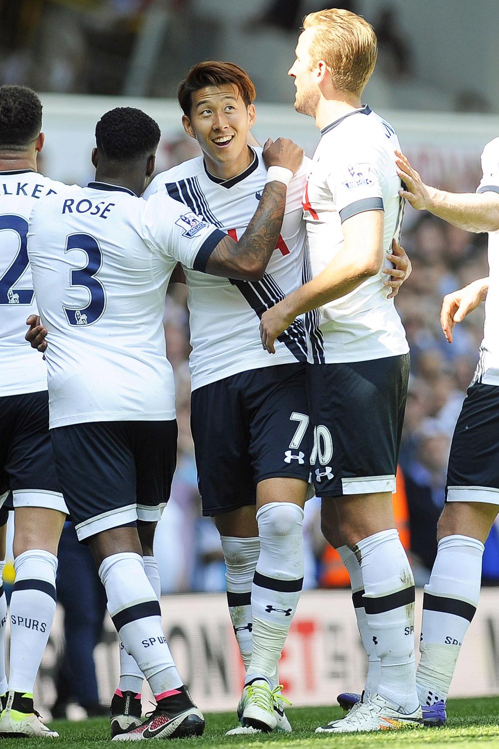  Son Heung-min got to celebrate his rare goal against Saints with his team-mates