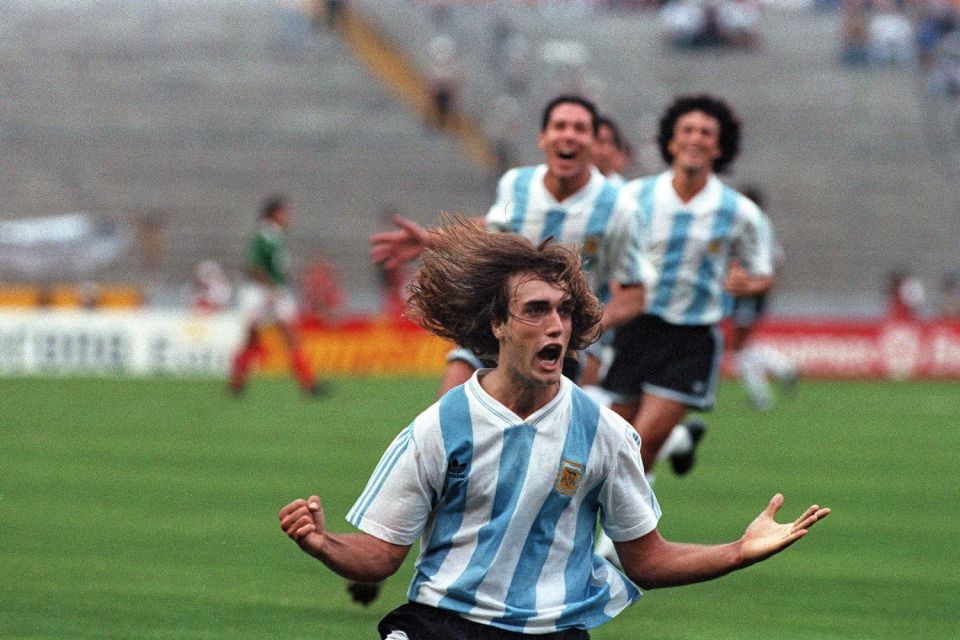  Gabriel Batistuta, with Diego Simeone behind him, celebrates a goal in 1993