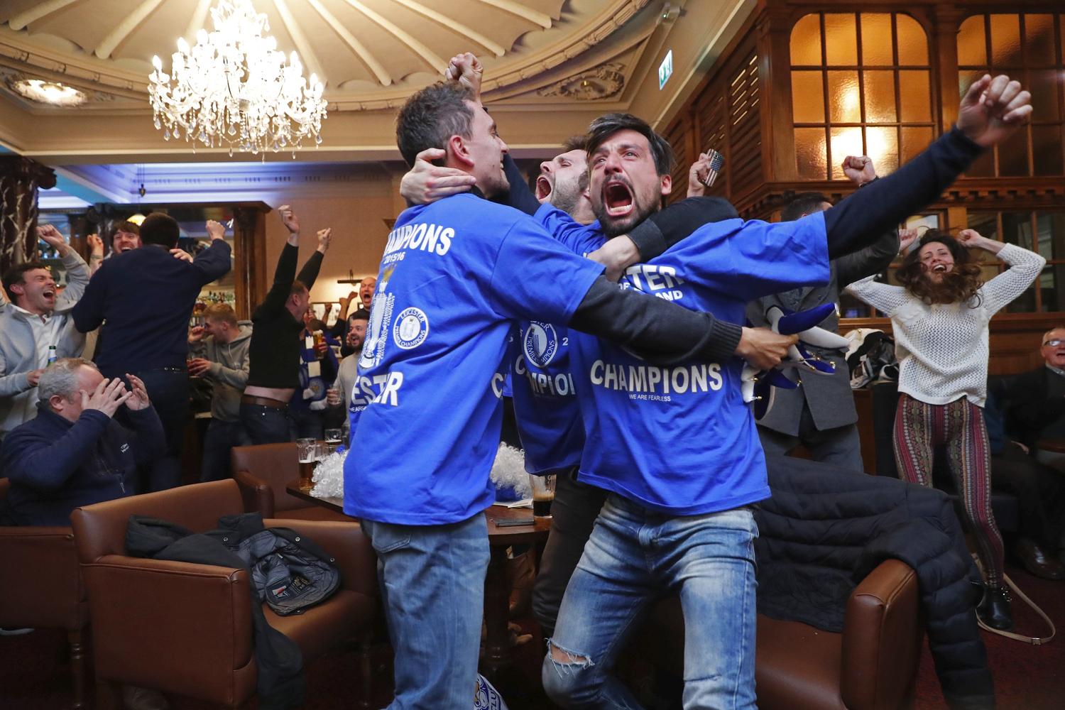 Leicester fans celebrate as Chelsea drew level against Tottenham