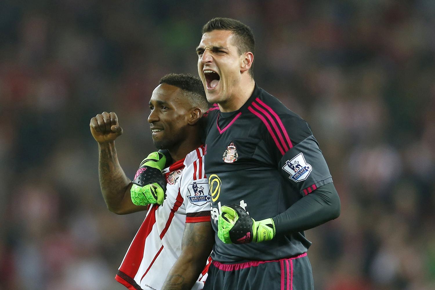 Vito Mannone celebrates Sunderland's emphatic win against Everton