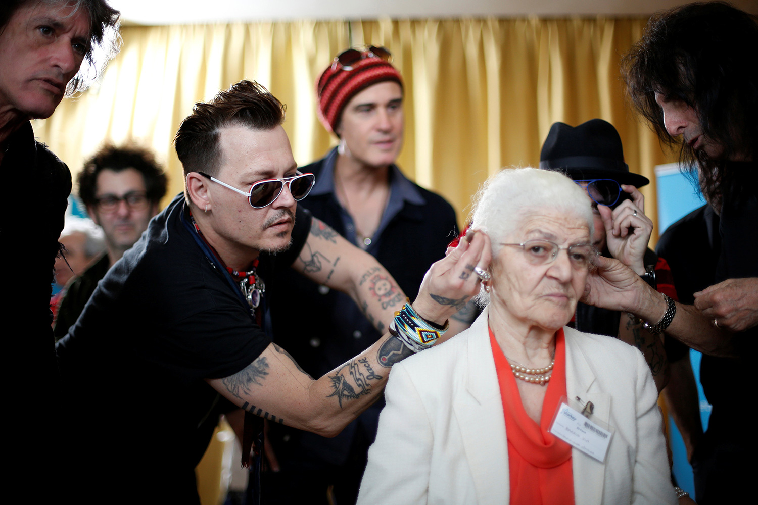 Joe Perry (L), Alice Cooper (R) and Johnny Depp of the band Hollywood Vampires put hearing devices to a patient during a charitable event with Starkey Hearing Foundation in Lisbon, Portugal May 27, 2016. REUTERS/Rafael Marchante TPX IMAGES OF THE DAY