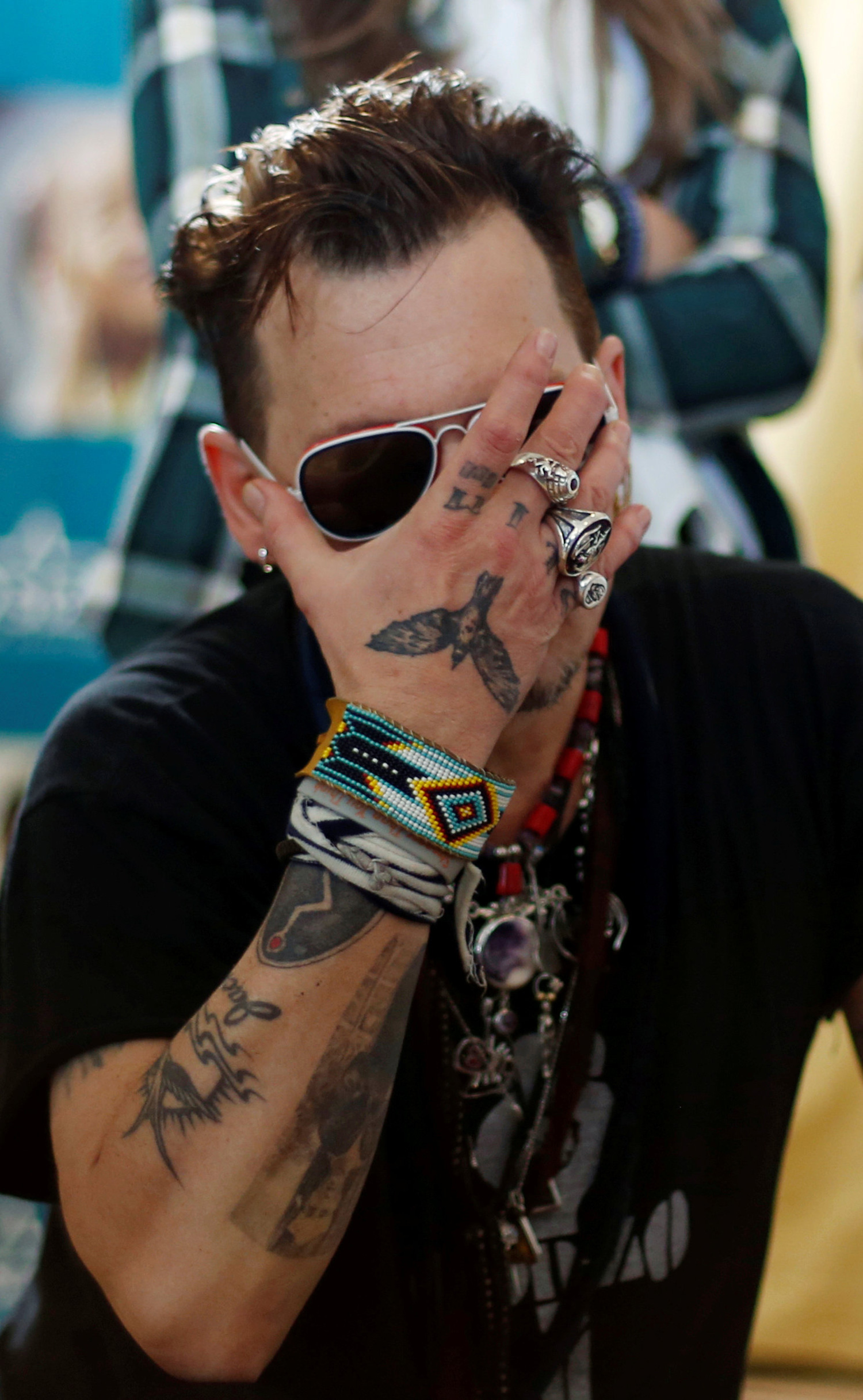 Joe Perry (L), Alice Cooper (R) and Johnny Depp of the band Hollywood Vampires put hearing devices to a patient during a charitable event with Starkey Hearing Foundation in Lisbon, Portugal May 27, 2016. REUTERS/Rafael Marchante TPX IMAGES OF THE DAY