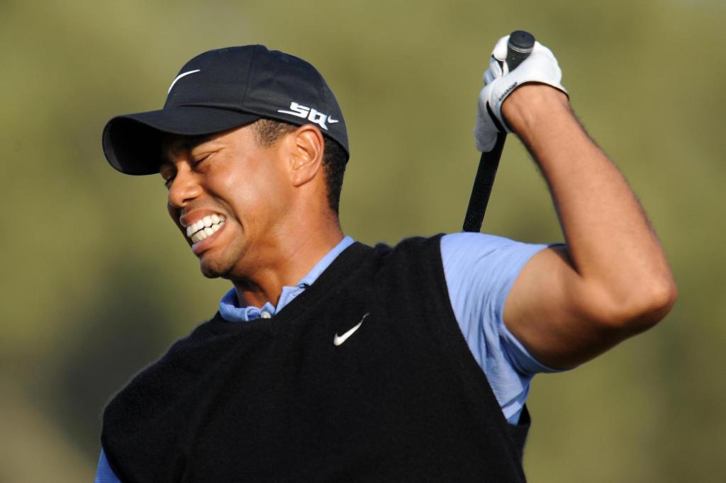  Woods looked a shadow of his former self as he battled against his swing