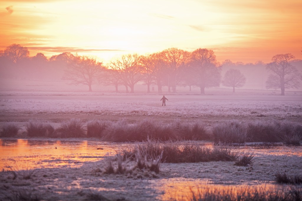 It looks like Britain will wake up to frosty temperatures this weekend just a week after the country basked in the sunshine on the hottest day of the year