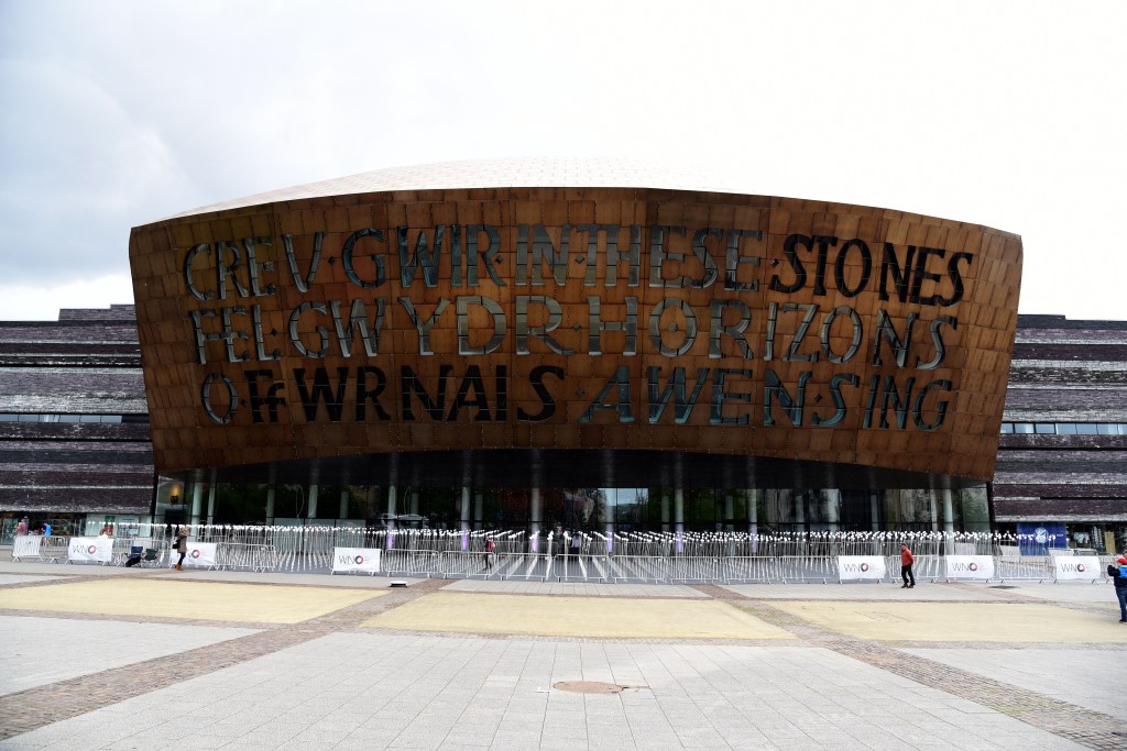 The installation commemorates the 923 members of the Royal Welch Fusiliers who fell in battle