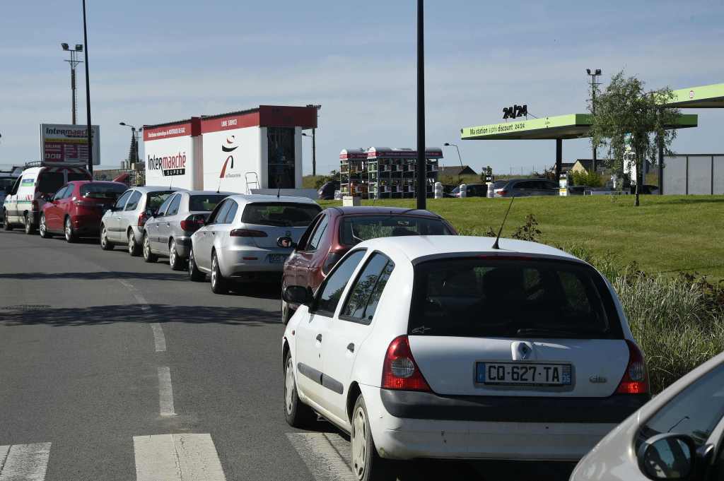  Cars have been running out of petrol in the middle of motorways, leading to chaos and delays