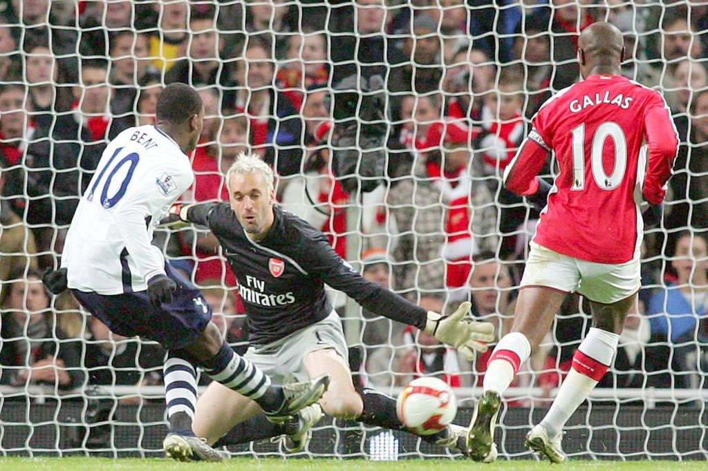  Darren Bent slots past Manuel Almunia in eight-goal derby draw in 2008