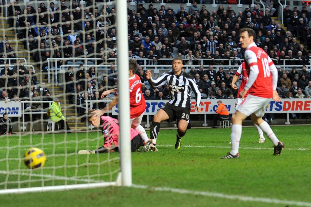  Leon Best nets early on for Newcastle in eight-goal thriller