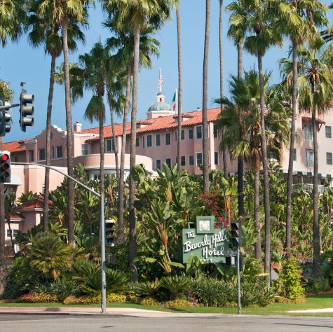  Hotel ... Ozzy holes up in Beverly Hills after axe from family mansion