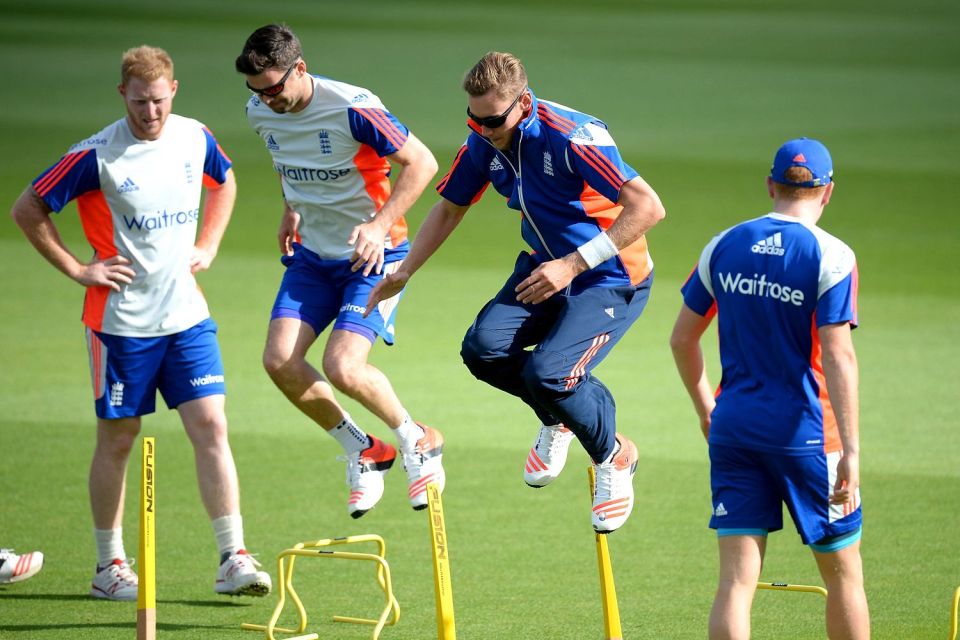 James Anderson has taken the mantle of No1 Test bowler in the world from team-mate Stuart Broad after exploits against Sri Lanka