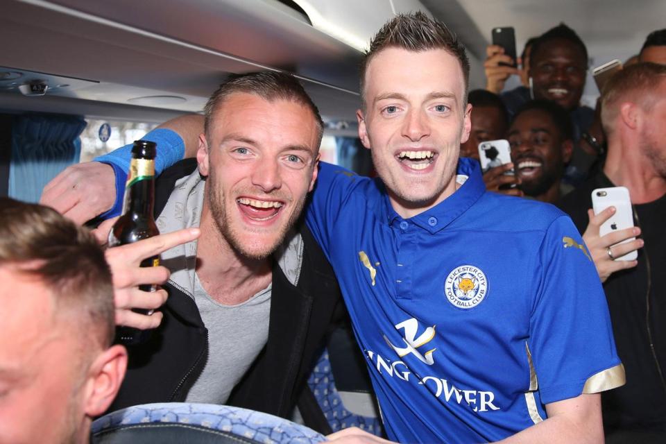  Jamie Vardy and Lee Chapman (L-R) celebrate as Leicester win the league