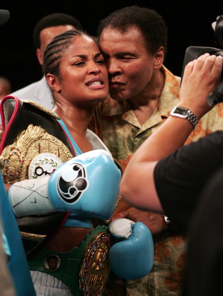 Muhammad Ali congratulated daughter Laila after she won WIBA Super Middleweight title in 2005