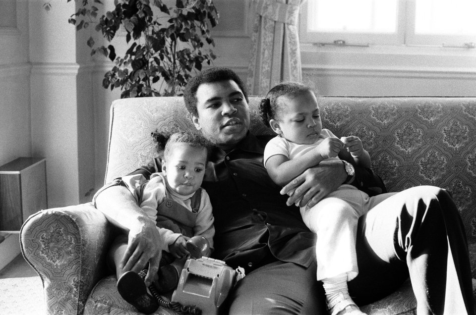 Muhammad Ali is seen cuddling his daughters Laila and Hana in 1978