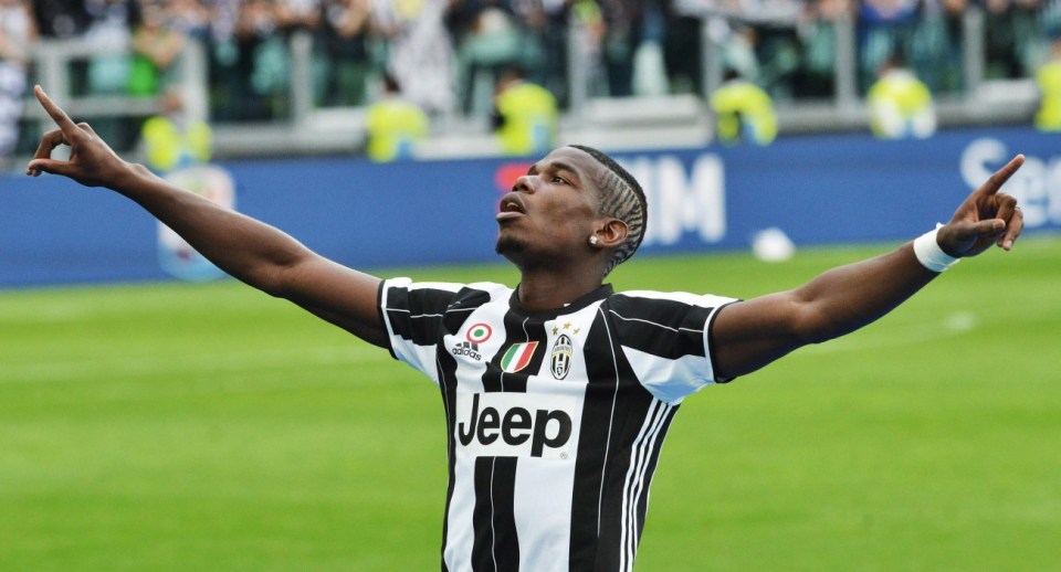 epa05306358 Juventus FC's Paul Pogba celebrates the Italian Serie A championship (Italian "Scudetto") at the end of the soccer match against UC Sampdoria at the Juventus Stadium in Turin, Italy, 14 May 2016. EPA/ANDREA DI MARCO