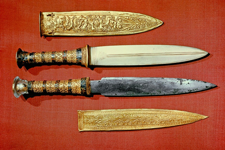  The king's two daggers, one with a blade of gold, the other of iron