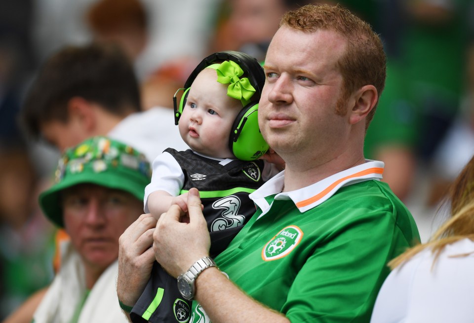 BORDEAUX, FRANCE - JUNE 18: Republic of Ireland supporters enjoy the pre match atmosphere prior to the UEFA EURO 2016 Group E match between Belgium and Republic of Ireland at Stade Matmut Atlantique on June 18, 2016 in Bordeaux, France. (Photo by Dennis Grombkowski/Getty Images)