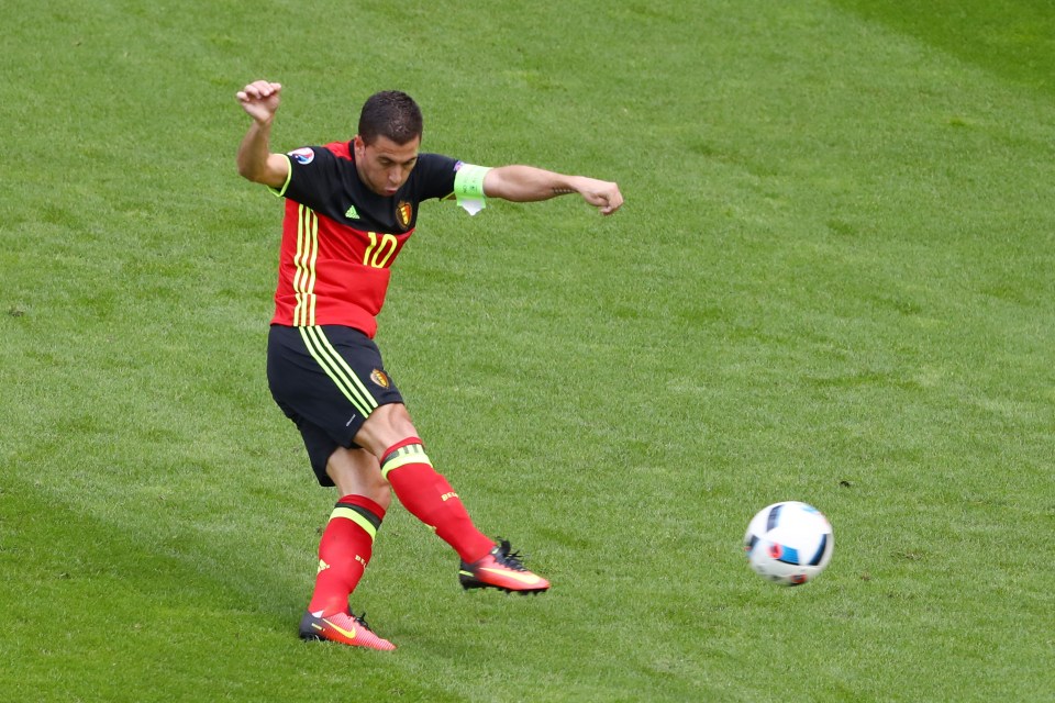 BORDEAUX, FRANCE - JUNE 18: Eden Hazard of Belgium misses an chance during the UEFA EURO 2016 Group E match between Belgium and Republic of Ireland at Stade Matmut Atlantique on June 18, 2016 in Bordeaux, France. (Photo by Dean Mouhtaropoulos/Getty Images)