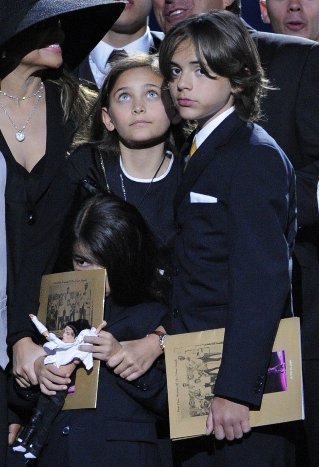 Paris with her brothers Paris and Blanket at their father's funeral