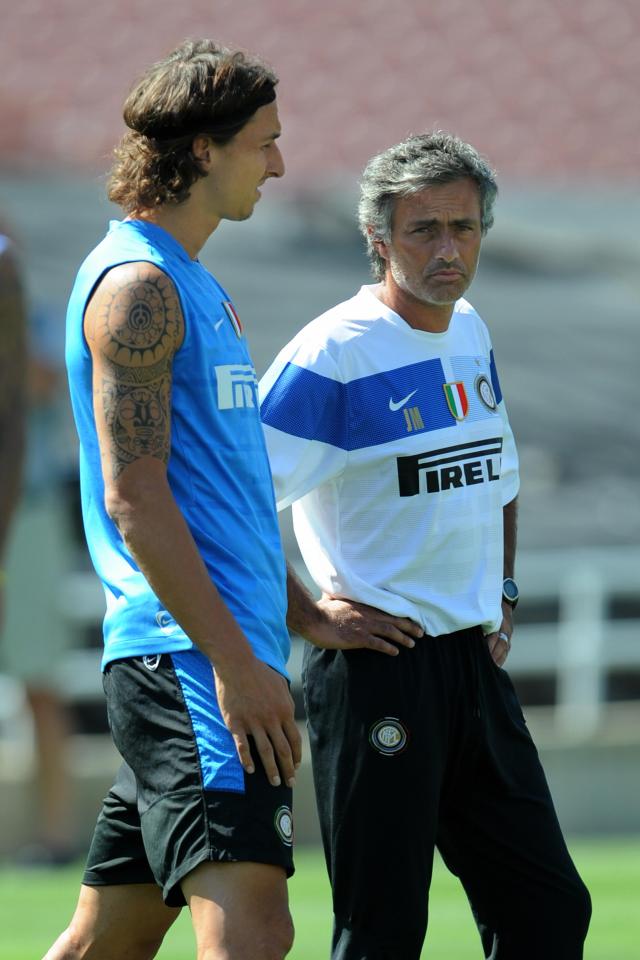 Zlatan Ibrahimovic speaks with his Inter boss Jose Mourinho in 2009