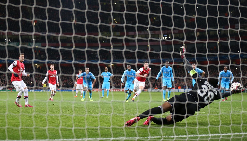 Mandanda saves a penalty from Arsenal midfielder Mesut Ozil