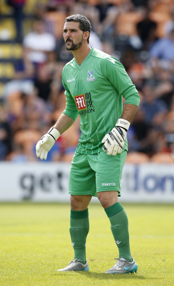  Eagles legend Julian Speroni is another to agree an extension