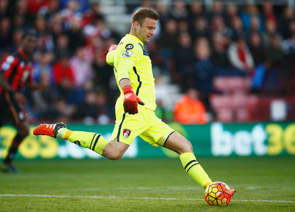  Bournemouth goalkeeper Artur Boruc has slammed Ronald Koeman for quitting Southampton