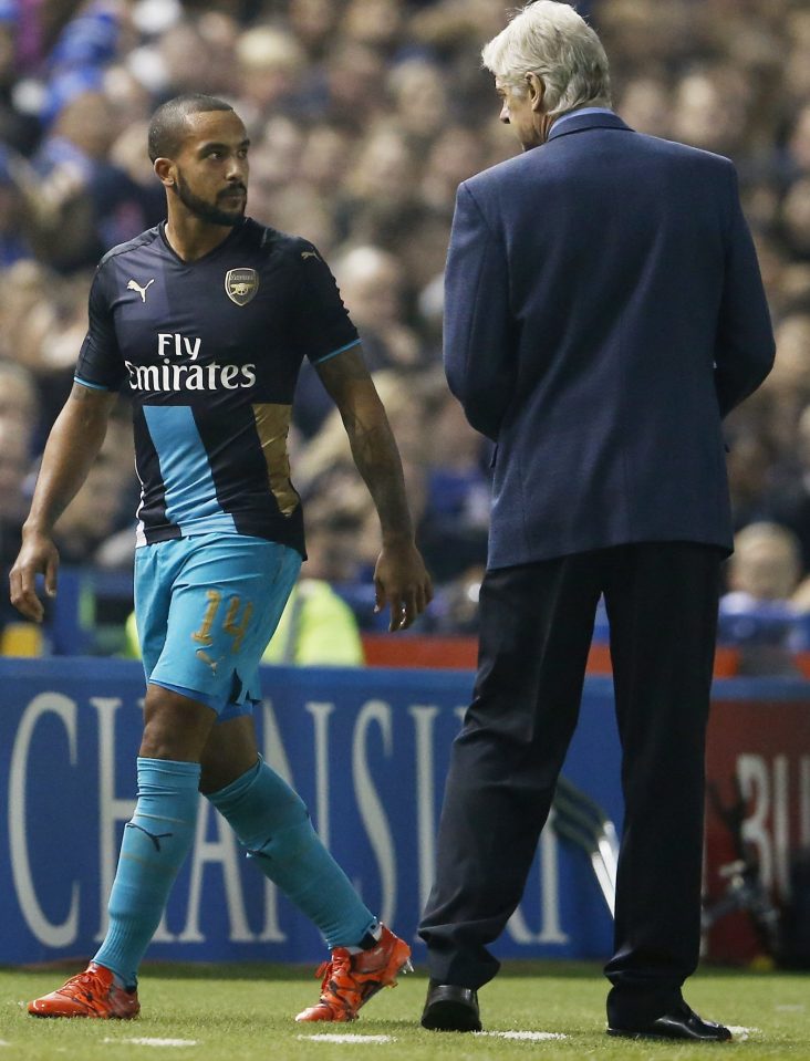  Walcott sat down with Arsene Wenger to discuss his role next season