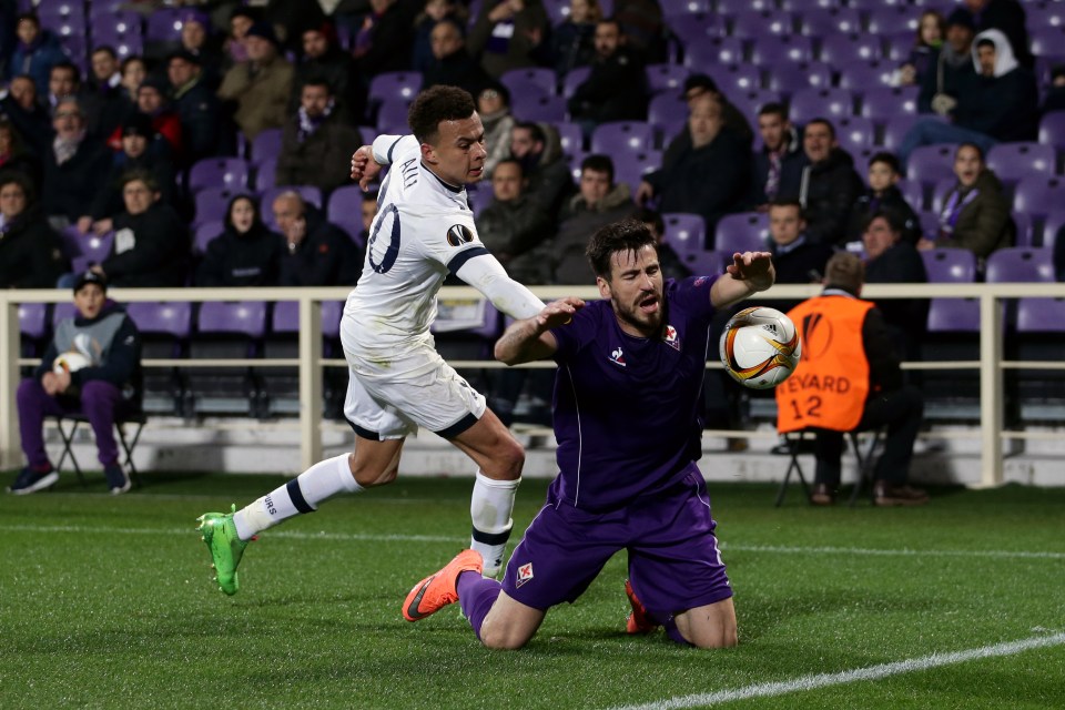  Dele Alli escaped a red card after clashing with Fiorentina’s Nenad Tomovic