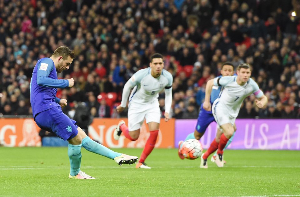  Vincent Janssen scores a penalty for Holland during their clash with England