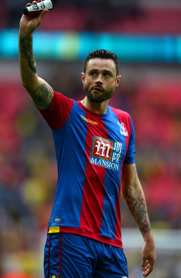  Damien Delaney has signed a new one-year deal