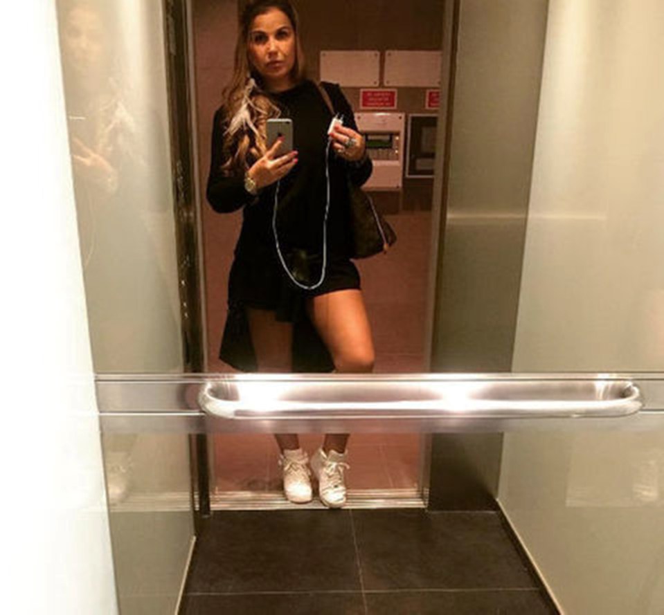 The 39-year-old is no stranger to selfies as she captures herself in a lift