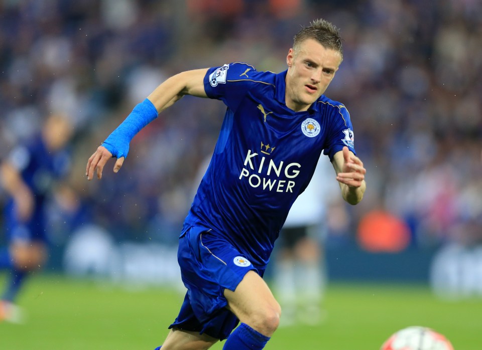 Jamie Vardy playing football