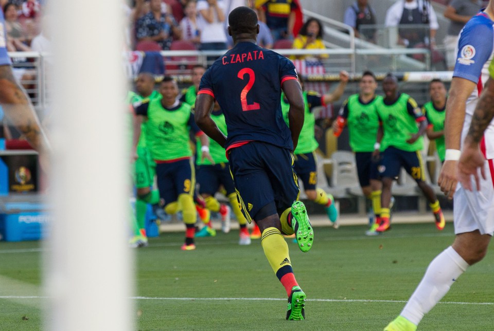 The US then dominated possession but did very little with it as Colombia let them pass the ball across their back line. On 28 minutes Clint Dempsey went on a powerful run before the former Fulham man was cut down. Michael Bradley stepped with an effort from 40 yards that he hung up to the back post toward former Blackburn loanee Jermaine Jones. The midfielder was given the luxury of a free header but instead of directing it across goal he headed it behind for a goal-kick.